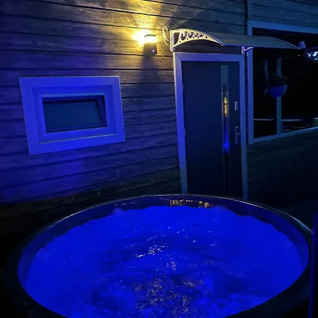 Mazury Dom Olus Nad Jeziorem Sasek Wielki Z Goraca Balia Z Funkcja Jakuzzi בית נופש